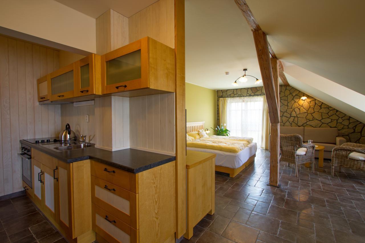 Hotel A Restaurace Palfrig Stará Ves nad Ondřejnicí エクステリア 写真